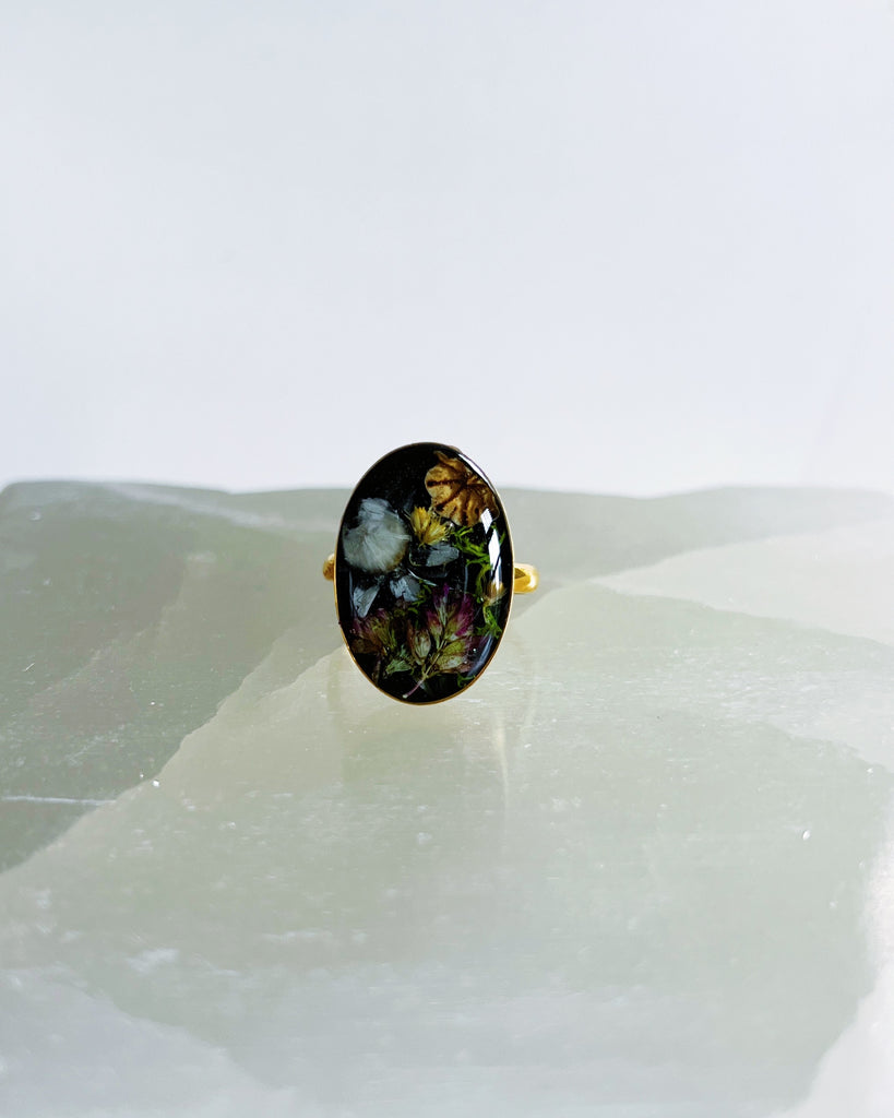 Noctuary Gold Oval Ring size 6.5
