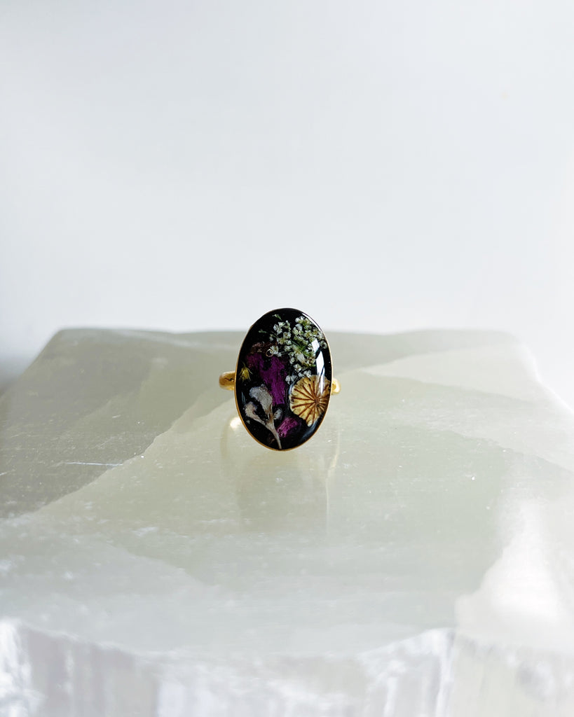 Noctuary Gold Oval Ring size 7.5