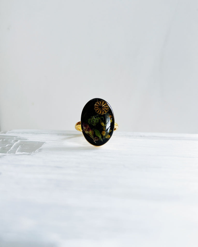 Noctuary Gold Oval Ring size 9